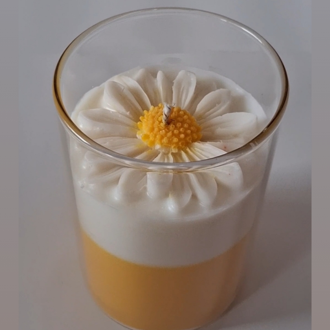 Daisy Candle